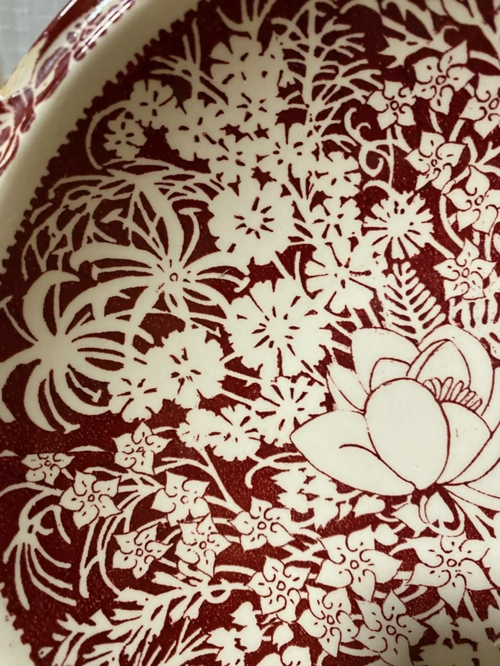 ALOHAS Red and Cream Floral Ceramic Bowl - Picture 4 of 10